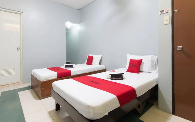 RedDoorz @ Teofila Lodge