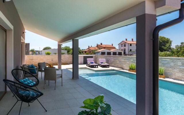 Charming villa Roma with private pool near Pula