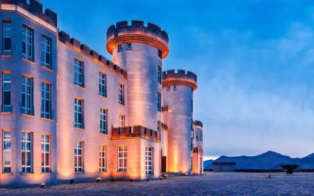 Dynasty Wunvshan Ice Chateau