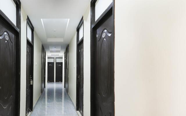 Capital O 49024 Aryavart Hotel