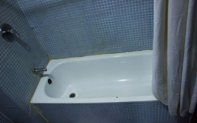 Dees Hotels, Apartments and Suites