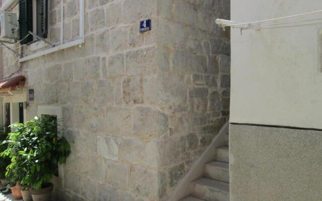 Rm Antonio on Dumanica St - En-suite Rm 5 min to the Old Town of Split