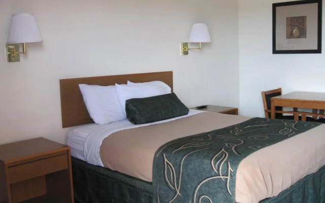 Travelodge by Wyndham Winslow