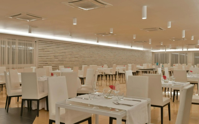 Heracles Village Hotel