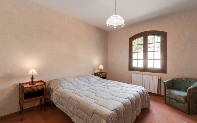 Beautiful Villa with Private Garden in Pineuilh Aquitaine