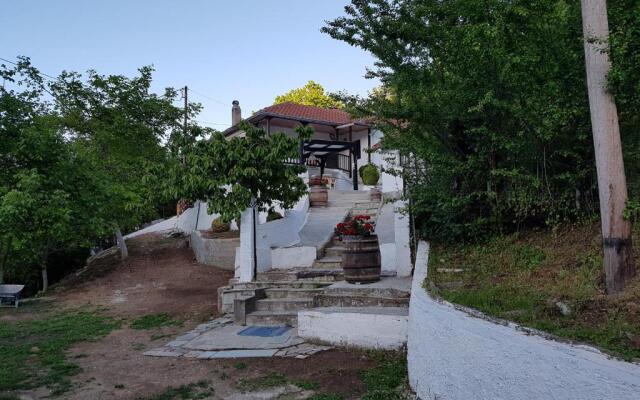 Proias Guesthouse 7km from Meteora!At village VLACHAVA