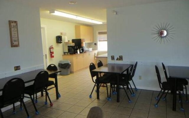 Shoreside Inn & Suites