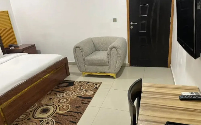 Brick Rock Hotel And Suites