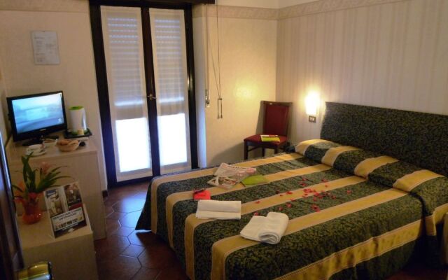 Hotel Montecarlo 3 Stelle