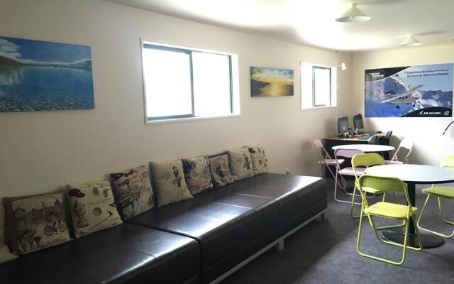 Lakes Edge Holiday Park