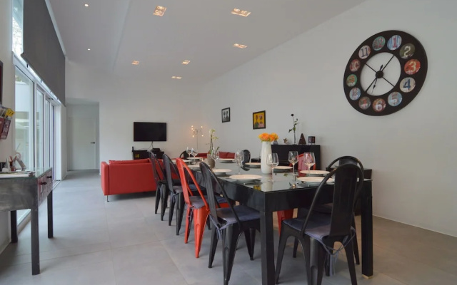 Villa With High-end Kitchen, Jacuzzi & Pool in Longeville sur mer
