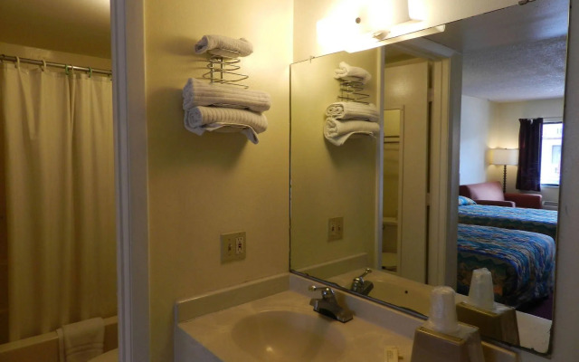 Maple Leaf Inn & Suites
