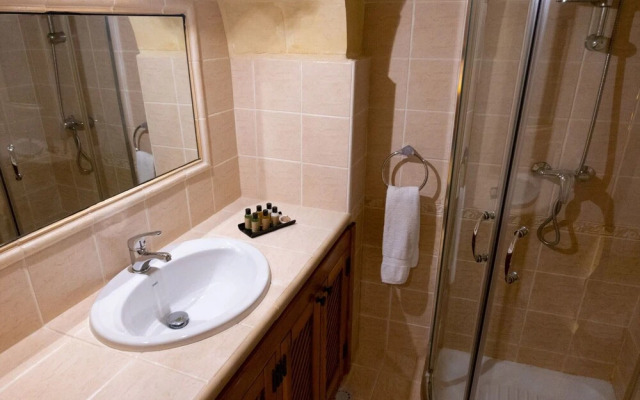 Villeleynah Amazing Gozitan Villa + Pool