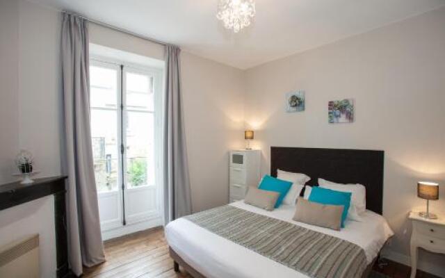 Le Médiéval - Hôtel Le Challonge