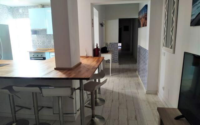 19C Avenida Beira Mar by Casas & Papéis