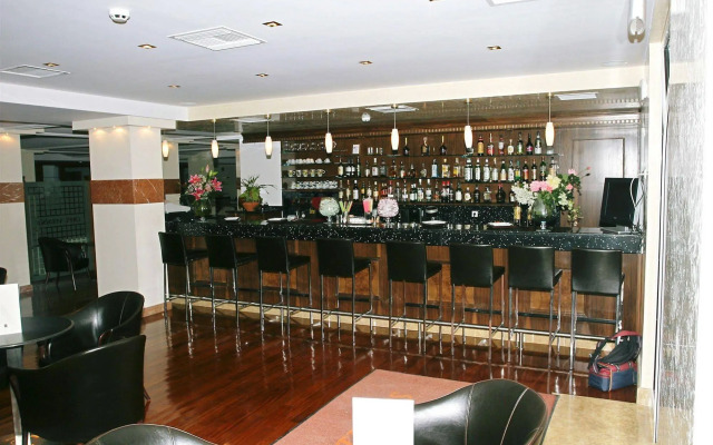 Crithoni's Paradise Hotel