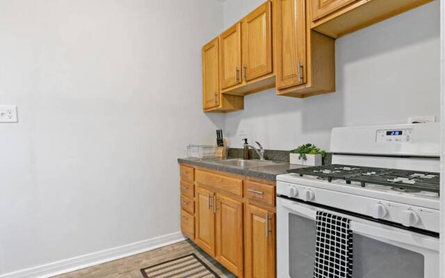 Great Price & Top Location, Comfy 1BR Apt for 4