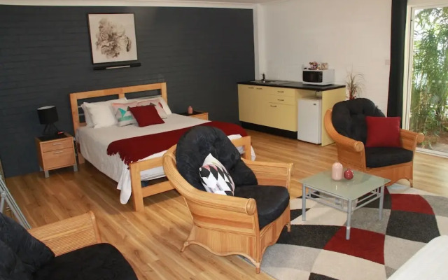 Salamander Beach Accommodation Adults Only