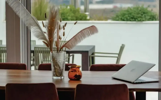 Akali apartment Airport by Airstay