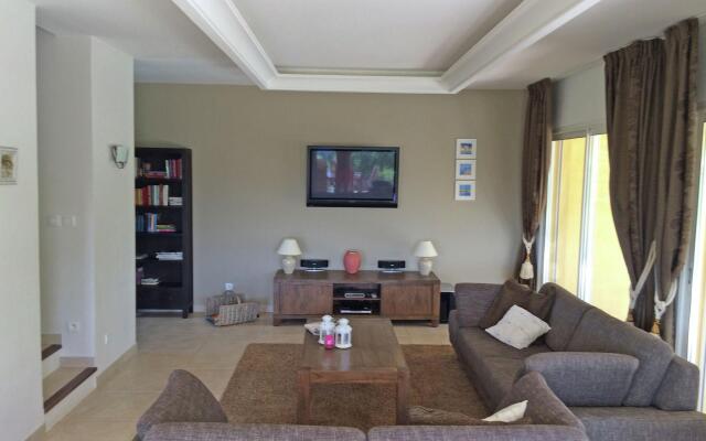 Opulent Villa in Le muy with Swimming Pool