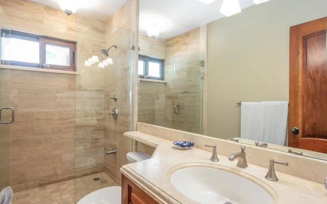 Luxury 2BD Villa on Flamingo Beach With All Bells and Whistles