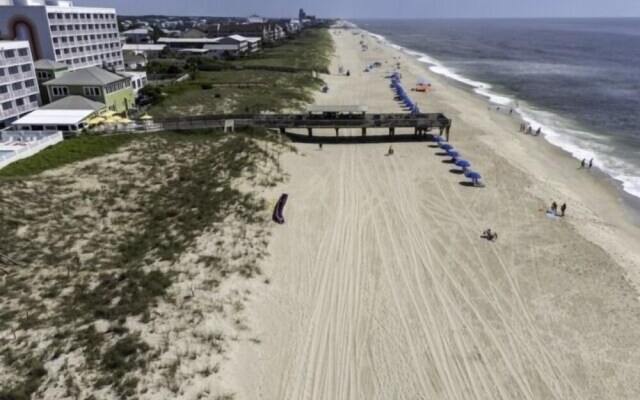 Pura Vida Pure Life - Expansive Views Of The Ocean And Wide Sandy Beach 1 Bedroom Condo by RedAwning
