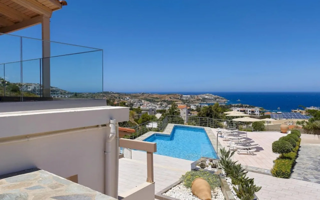 Stylish Pool Side Apartment With Stunning sea View