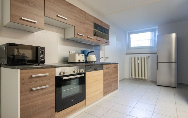 Tolstov-Hotels Convenient 4 Room Apartment