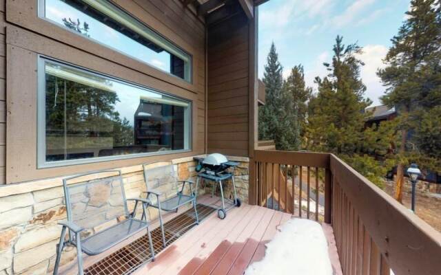 Luxury 3 Bedroom Ski in, Ski Out Mountain Vacation Rental Just Steps from the Snowflake Ski Lift