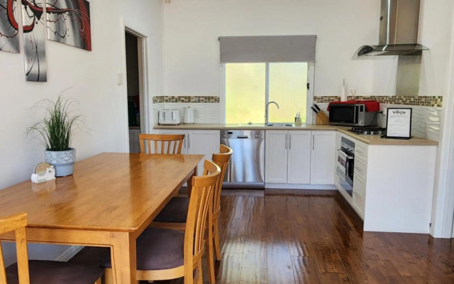 LUXURIOUS Couples Escape, SPA BATH, Netflix, NBN