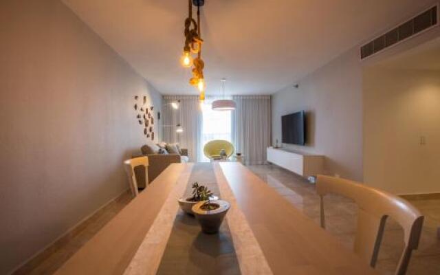 Ocean View Deluxe Suite: Pvt. Beach & Pool