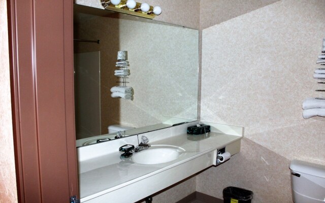 AmeriVu Inn & Suites - Cumberland