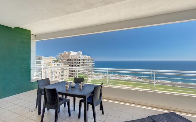 Seaview APT Incl Pool IN Sliema