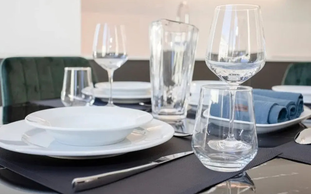 Liiiving in Porto-modern Glam Rooftop Apartment
