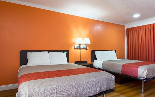 Motel 6 Opelousas, LA