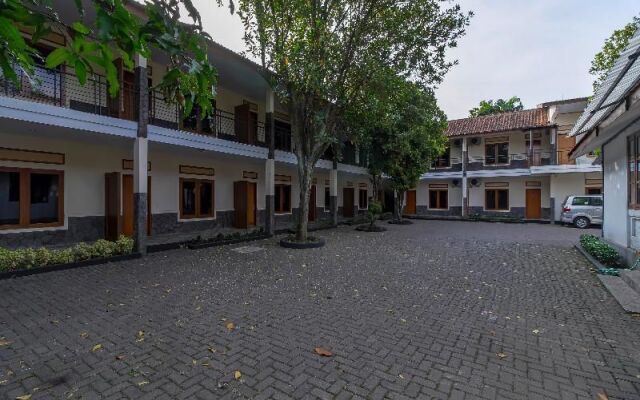 RedDoorz Plus Near Taman Lalu Lintas Bandung