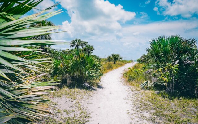 Lido Key Retreat by SKLRP