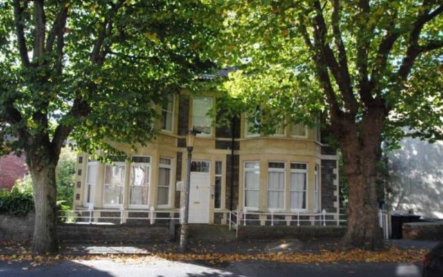 Modern 2 Double Bedroom Flat Near Gloucester Road