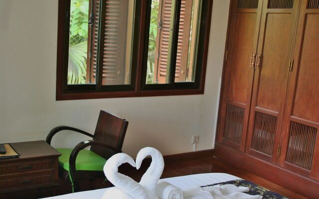 The Pool and Palm Villa