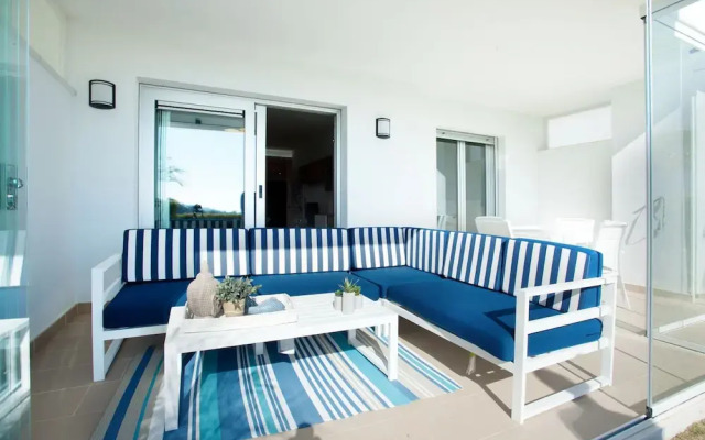 Spacious Apartment With Garden
