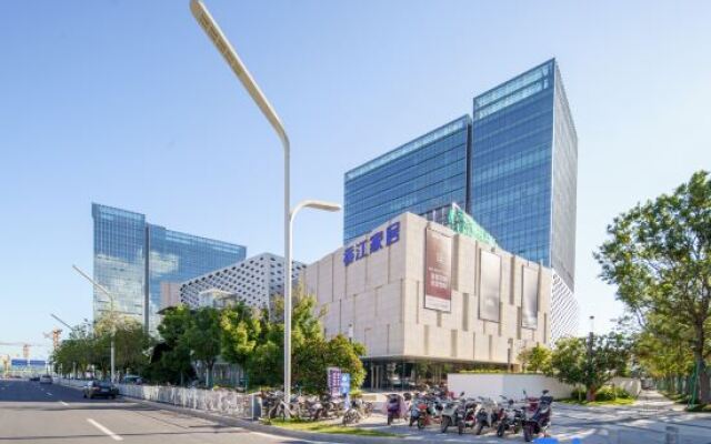 Borui Hotel Apartment (Shenzhen International Convention and Exhibition Center)