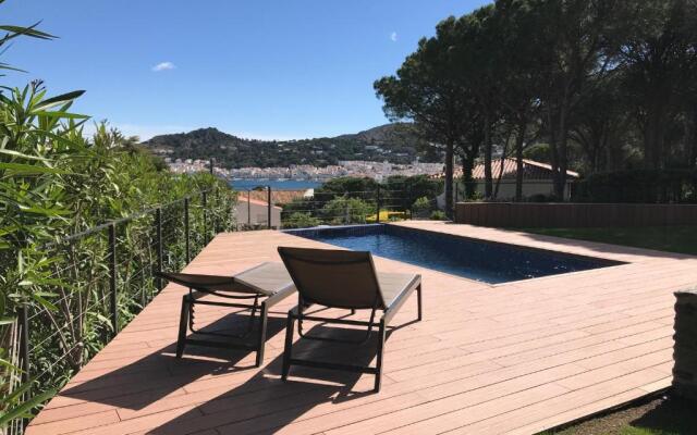 Ideal house for families with pool