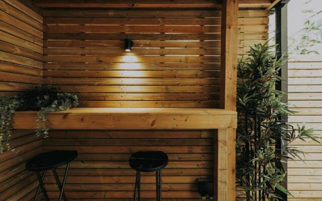 Clifton 32 - Garden Flat with Hot Tub - Hopewell