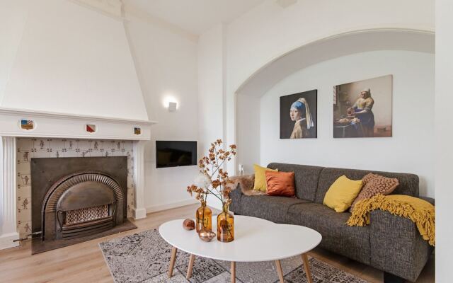 Cozy Castle Apartment