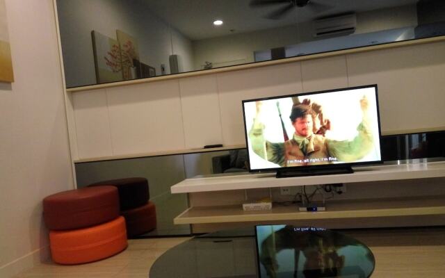 Cosy suite near Airport and LRT station