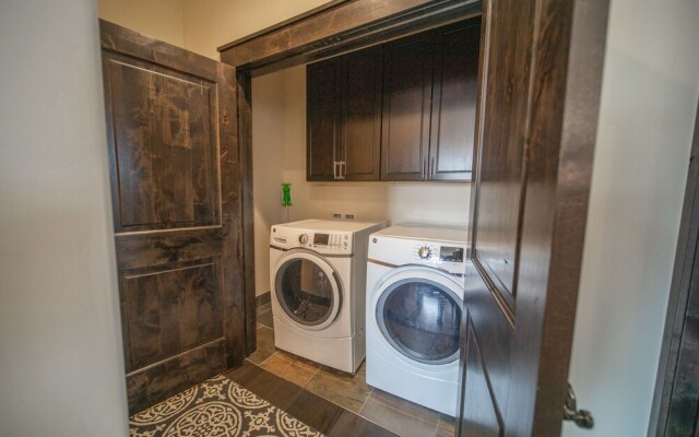 Alders 42 Outpost Dr