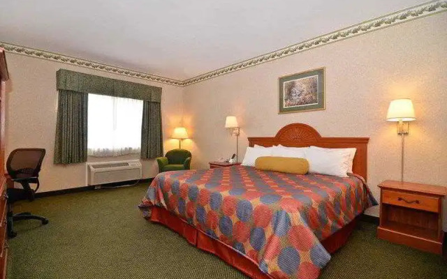 Best Western Napoleon Inn & Suites