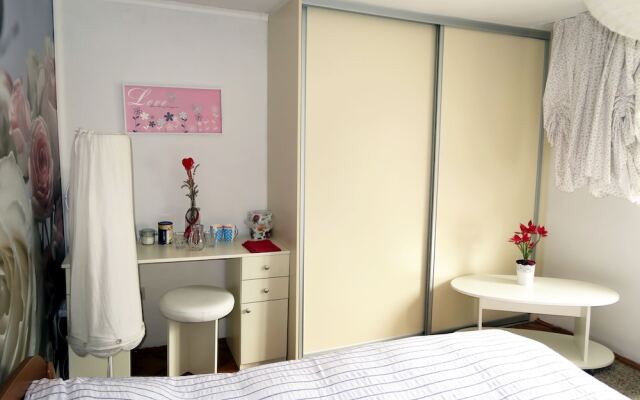 Holiday Rooms & Apartments - Rosy Garden