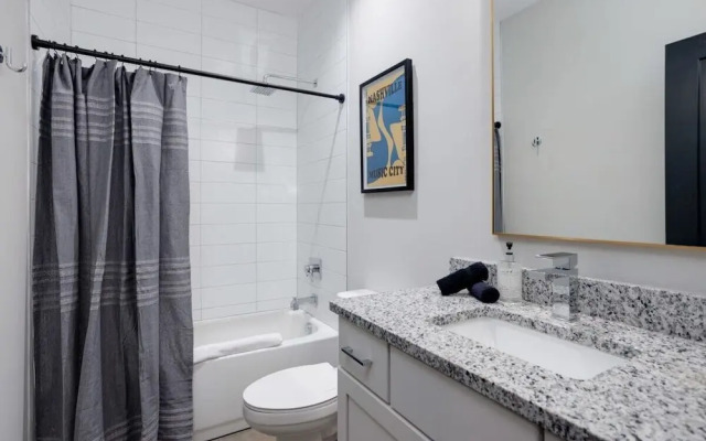 East Nash Oasis - 13 Beds - Going Fast