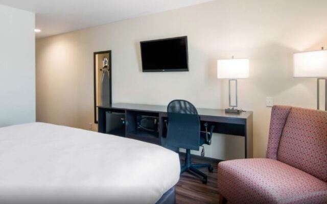 Econo Lodge Inn & Suites